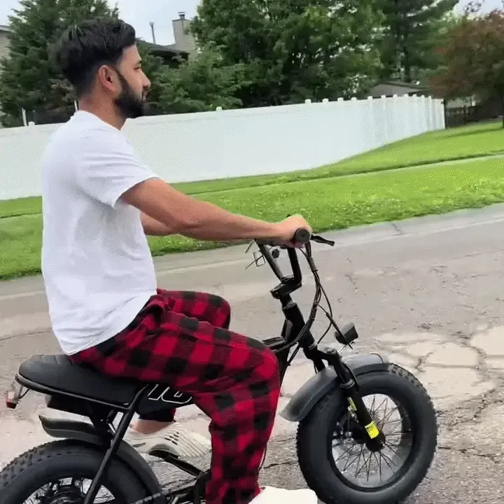 Rider on the ESKUTE fat-tire electric bike
